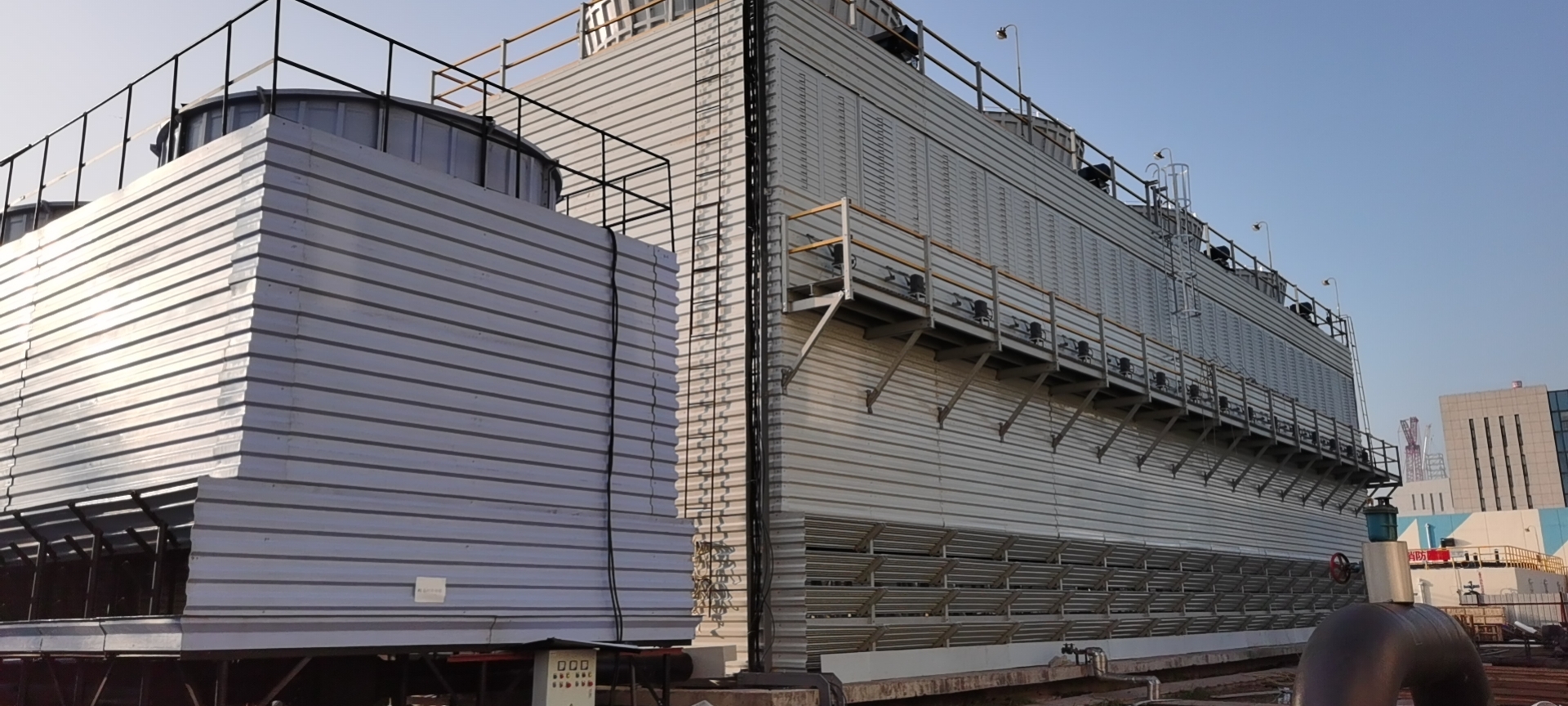 <strong>冷卻塔消霧模塊更換全流程標(biāo)準(zhǔn)化操作指南——從拆解到安裝的能效提升實</strong>