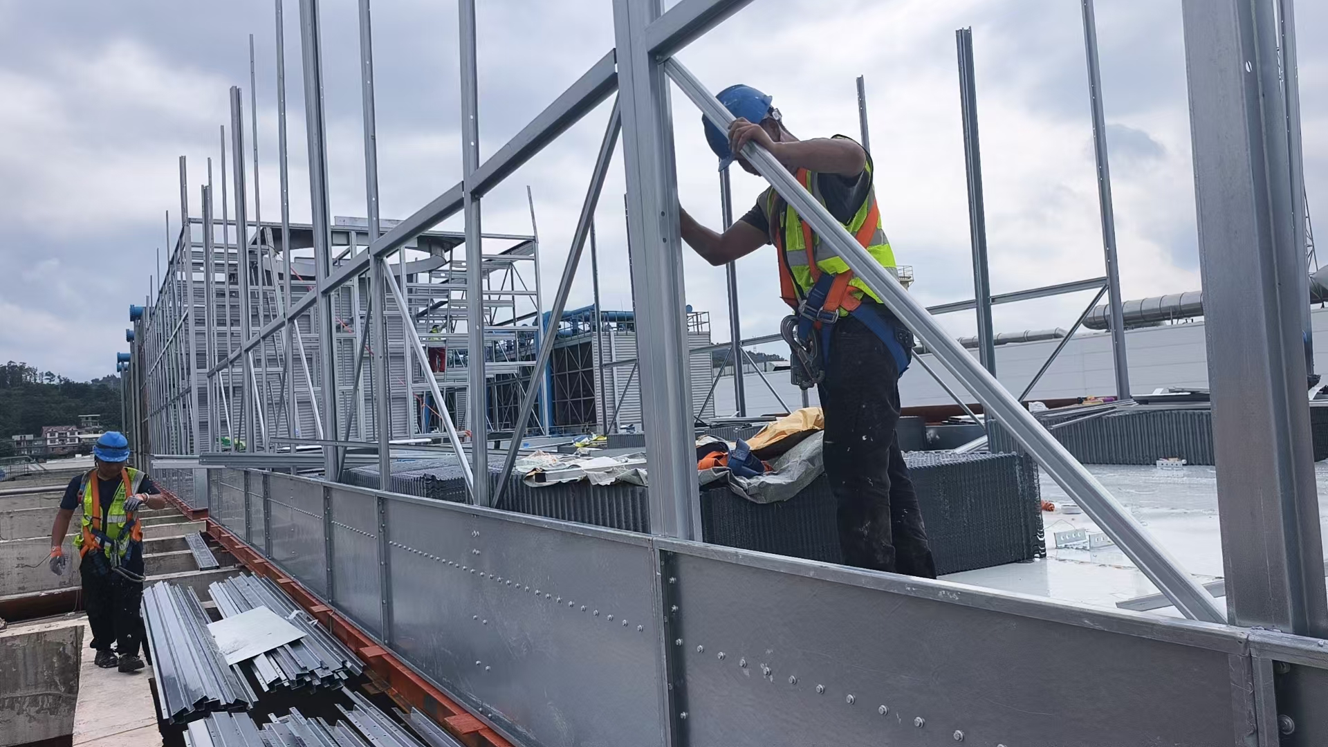 <strong>工業(yè)冷卻系統(tǒng)“血脈”精準(zhǔn)匹配指南：深度解析冷卻塔的流量怎么選的熱力</strong>