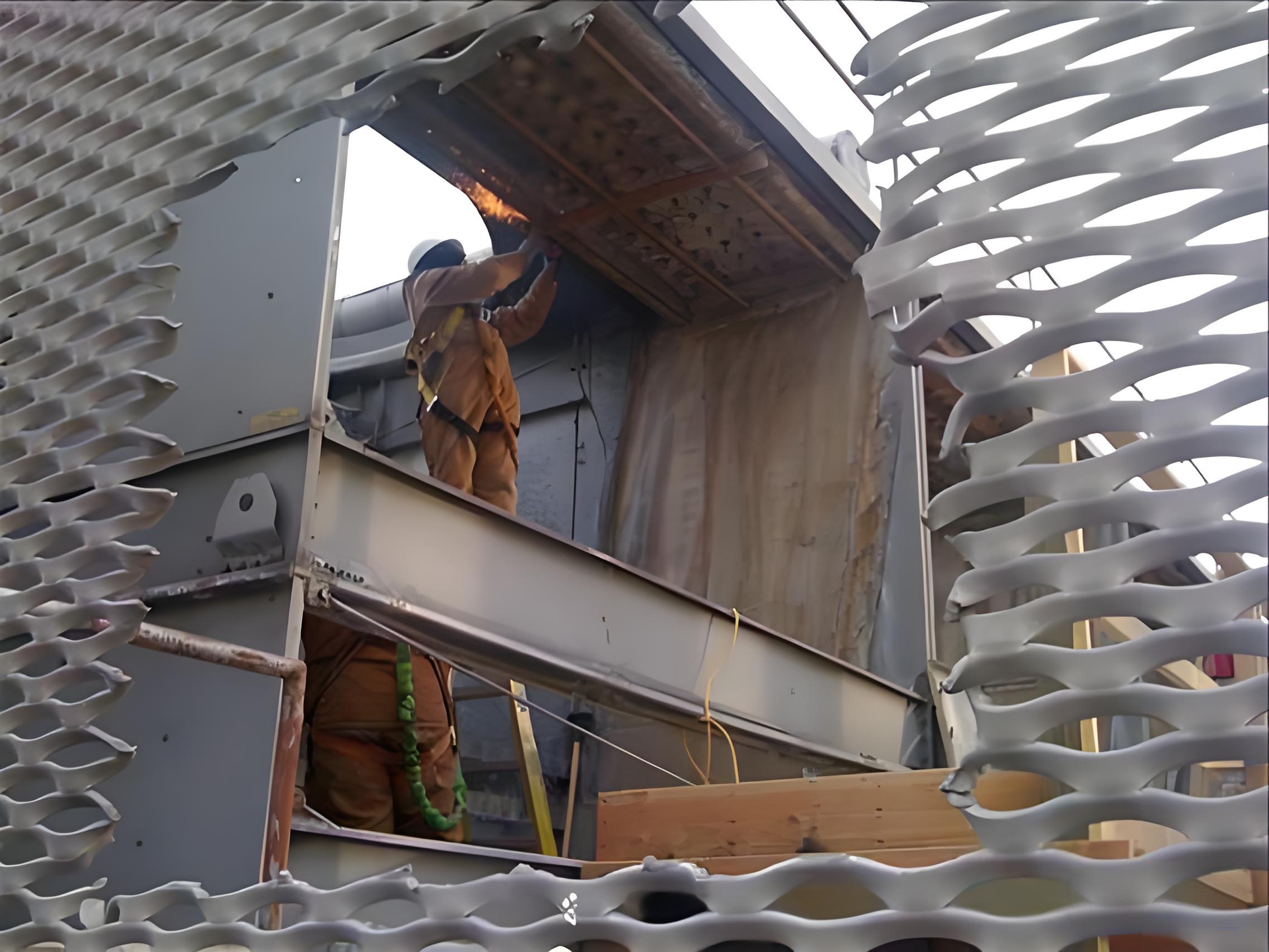 <strong>工業冷卻塔填料更換：</strong>