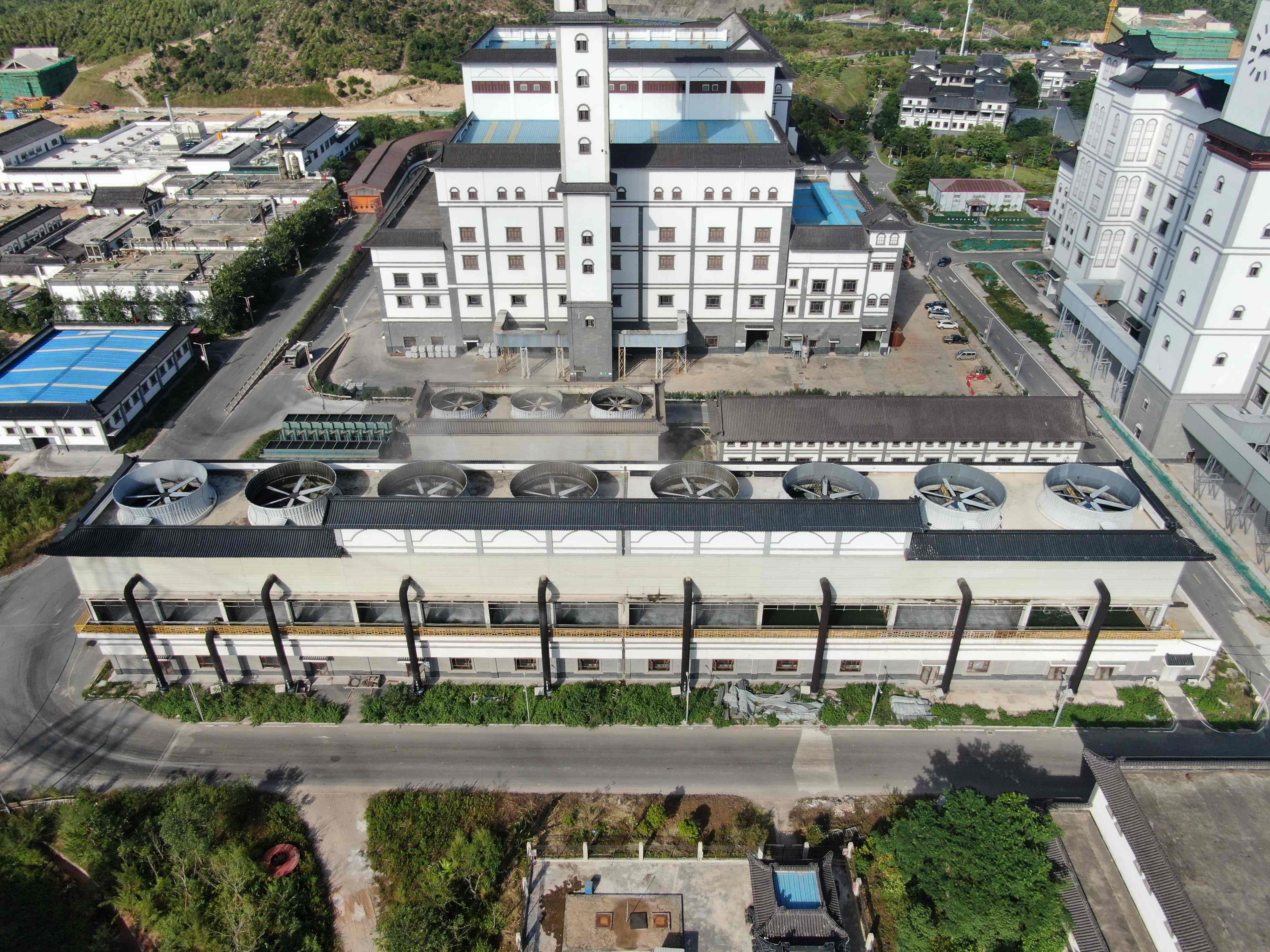 <strong>冷卻塔消霧模塊維修全流程深度解析——從故障診斷到高效修復的實戰指南</strong>