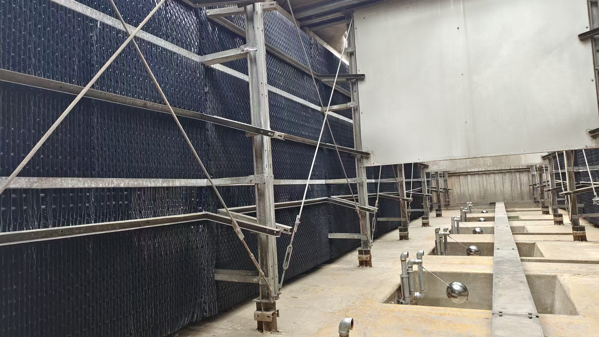 <strong>冷卻塔漏水深度全景</strong>