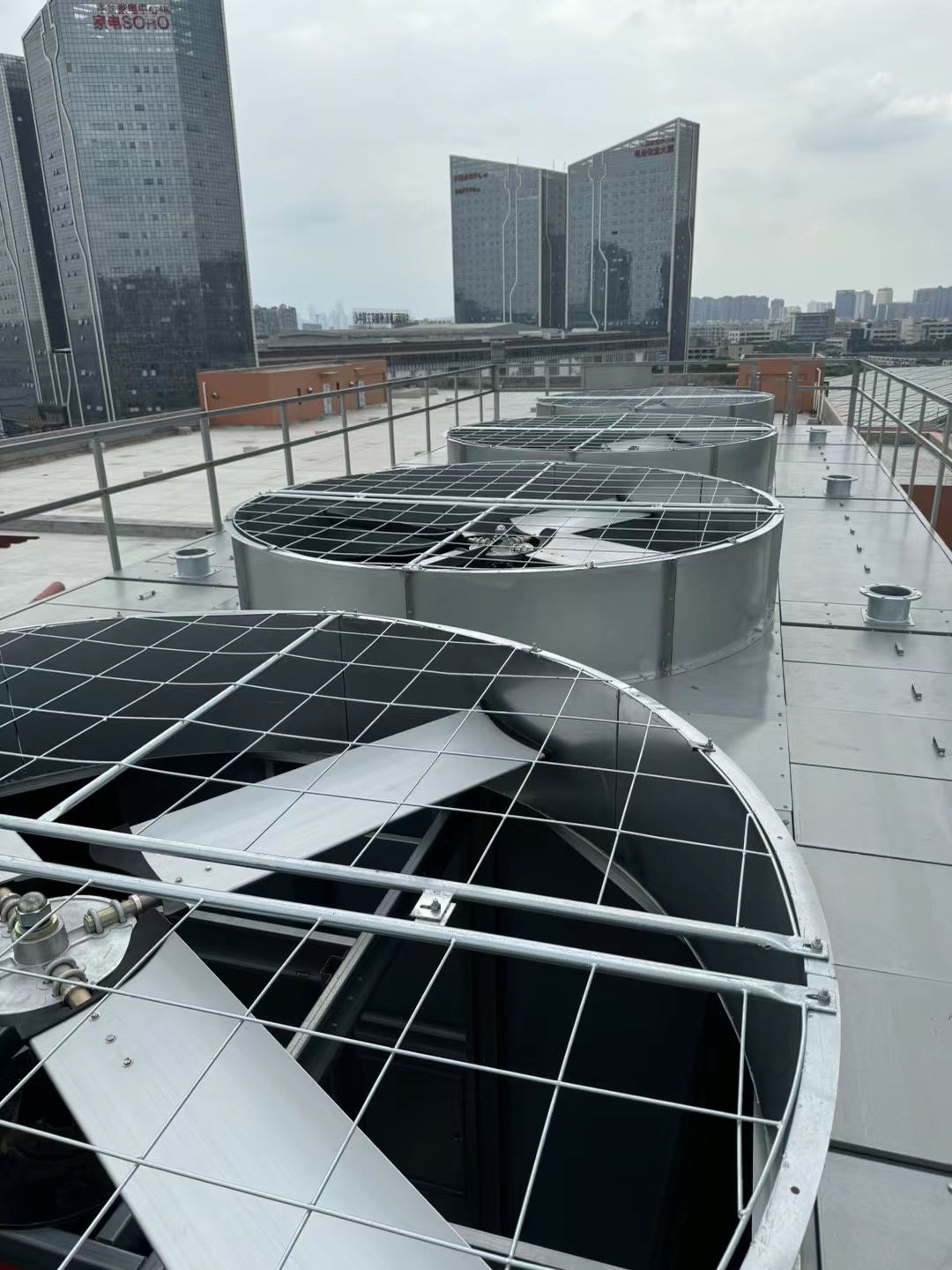 <strong>冷卻塔噪音擾民治理全攻略：從聲學(xué)診斷到靜音改造的系統(tǒng)性解決方案與合規(guī)</strong>