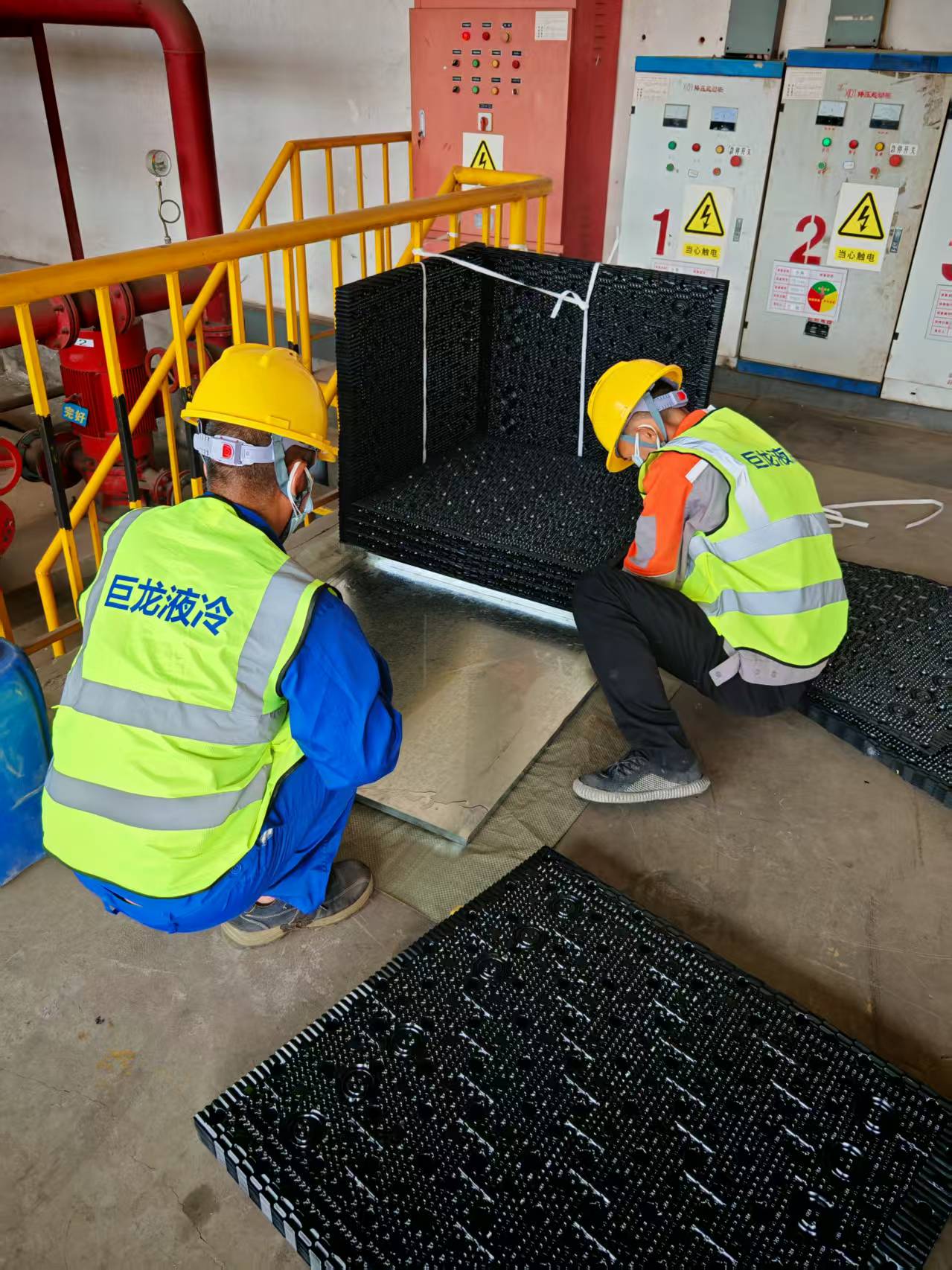 <strong>冷卻塔填料換新全流程深度解析：如何通過科學(xué)換新冷卻塔填料提升效率與壽</strong>