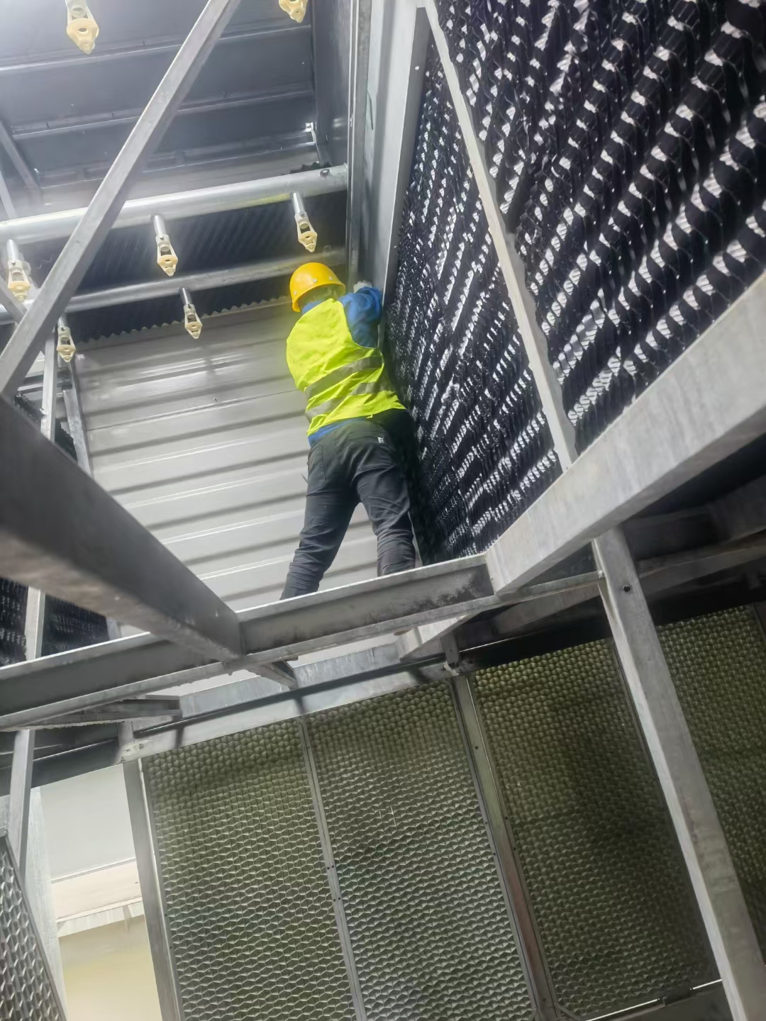 冷卻塔消音怎么做找誰做:從氣動噪聲溯源到專業(yè)降噪治理的全流程避坑指南