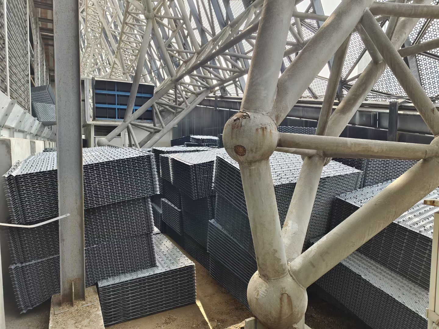 <strong>工業冷卻塔改造全生命周期價值重構與能效躍升指南</strong>