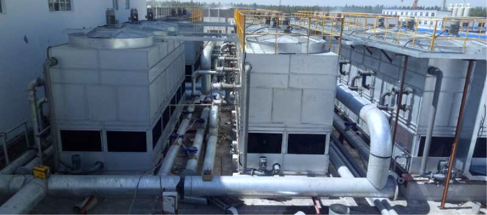 <strong>氣流與水膜的共舞藝術：深度揭秘冷卻塔填料怎么布置的空間邏輯與熱工優</strong>