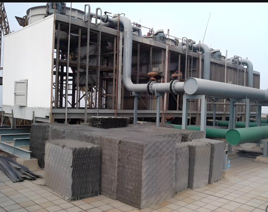 <strong>冷卻塔為什么要加藥——水處理化學(xué)藥劑在工業(yè)冷卻系統(tǒng)中的核心作用解析</strong>