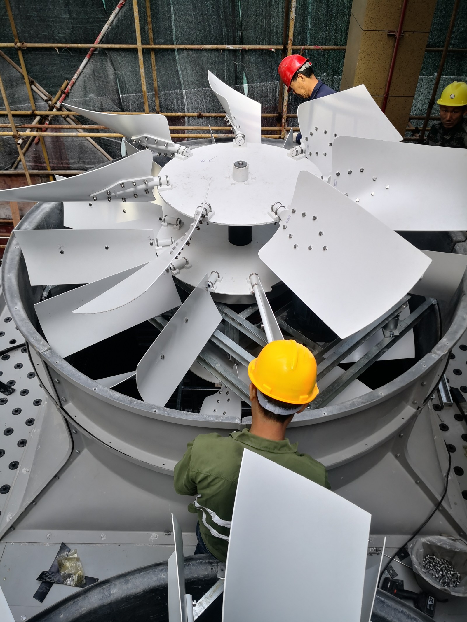 <strong>工業(yè)布水系統(tǒng)精準(zhǔn)復(fù)原指南：深度解析冷卻塔噴頭脫落維修更換的結(jié)構(gòu)力學(xué)</strong>