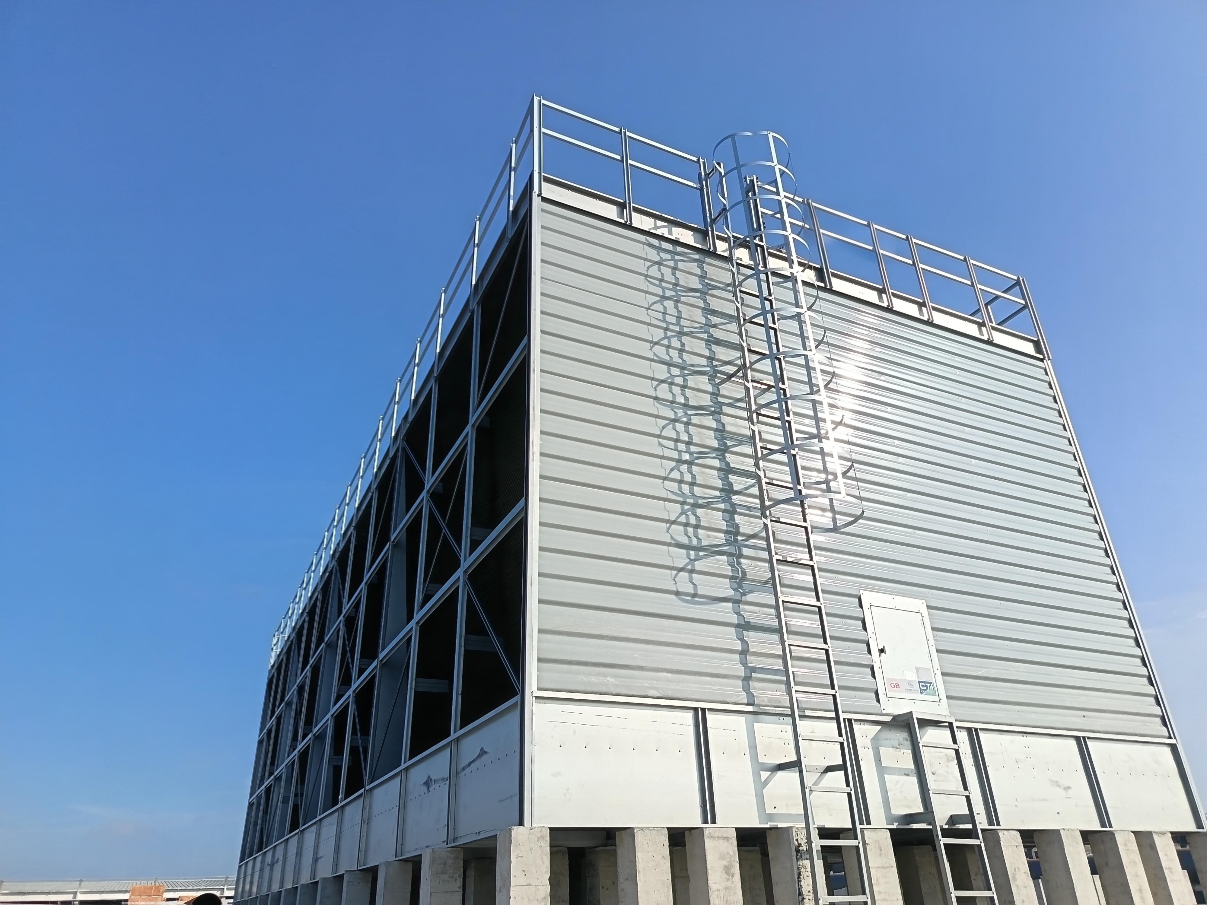 <strong>藻類爆發的化學防御戰：深度解析怎么樣添加藥劑能防止冷卻塔填料滋生藻</strong>