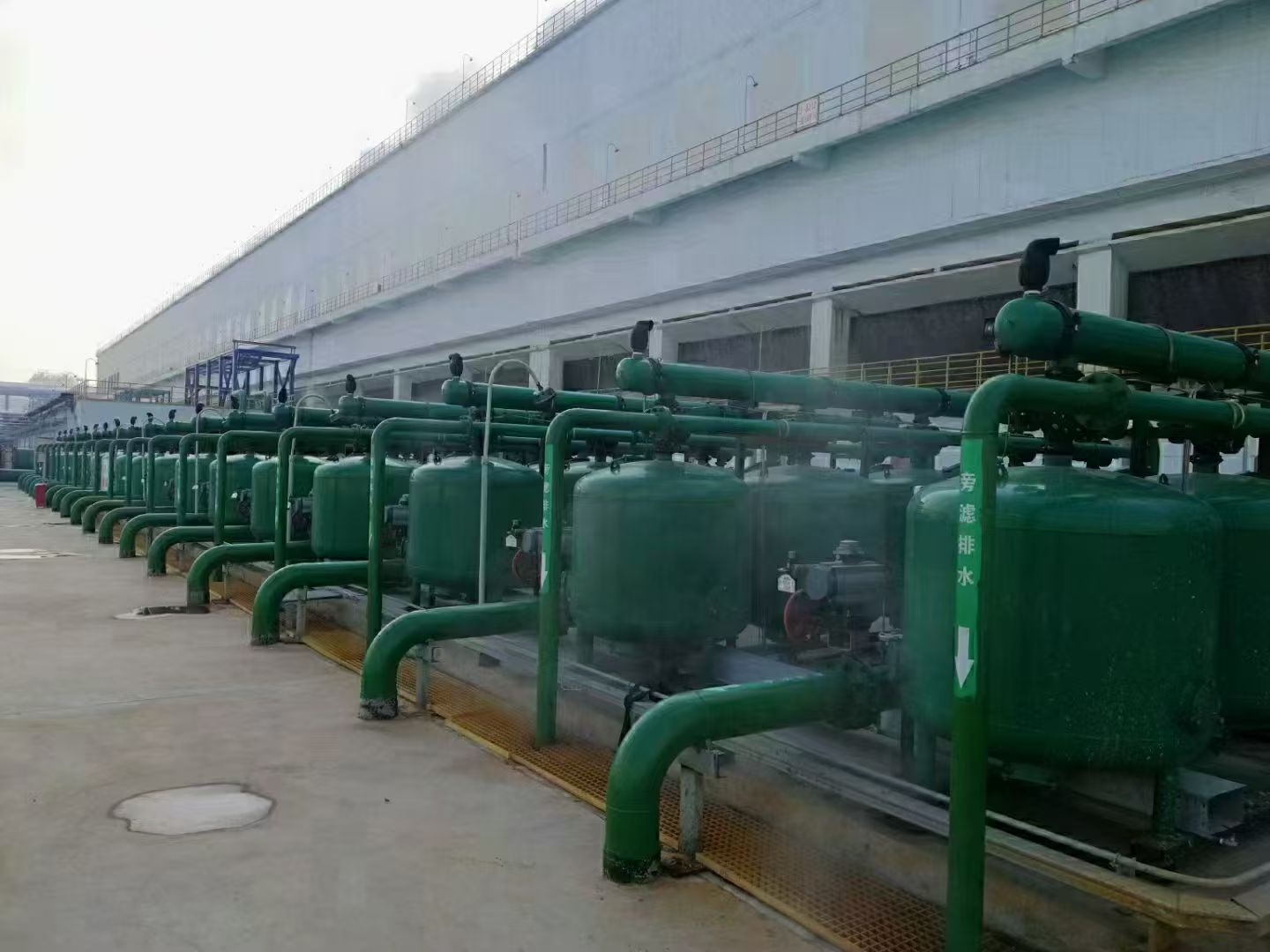 冷卻塔加藥裝置應該怎么選深度解析：水力驅動與智能計量的博弈、防腐材質適配及全生命周期運維指南