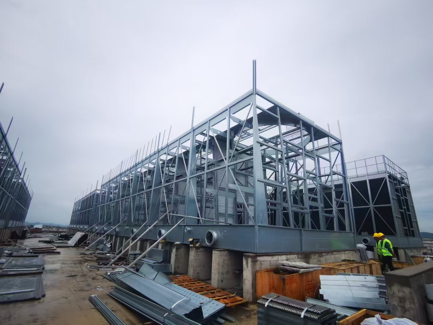 千萬不要給冷卻塔亂加藥:從化學腐蝕機理到系統崩潰的全維度風險解析