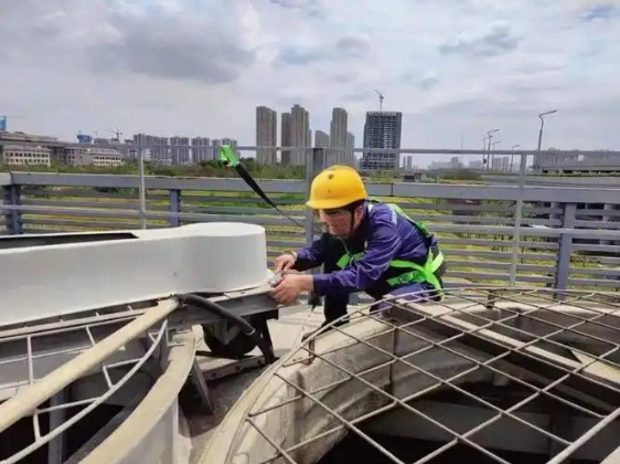 <strong>如何清洗冷卻塔填料——從傳統(tǒng)工藝到智能技術(shù)的全流程解決方案</strong>